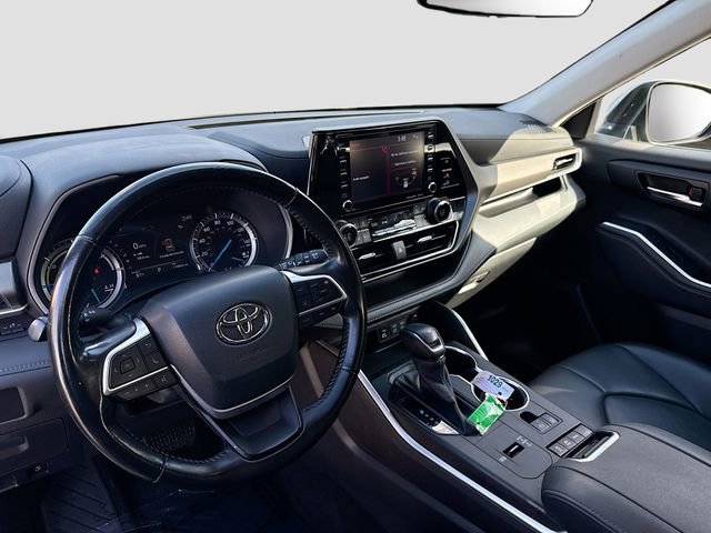 Used 2022 Toyota Highlander XLE image 9