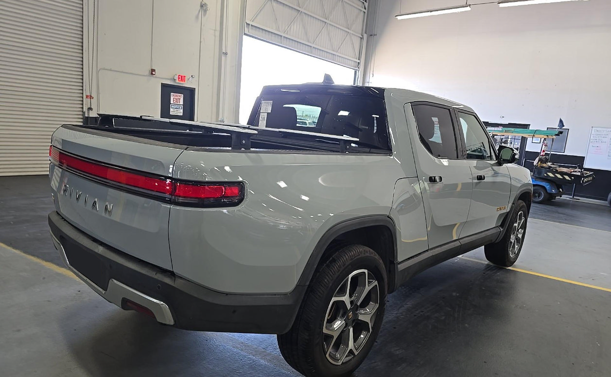Used 2022 Rivian R1T Adventure AWD/4WD image 2