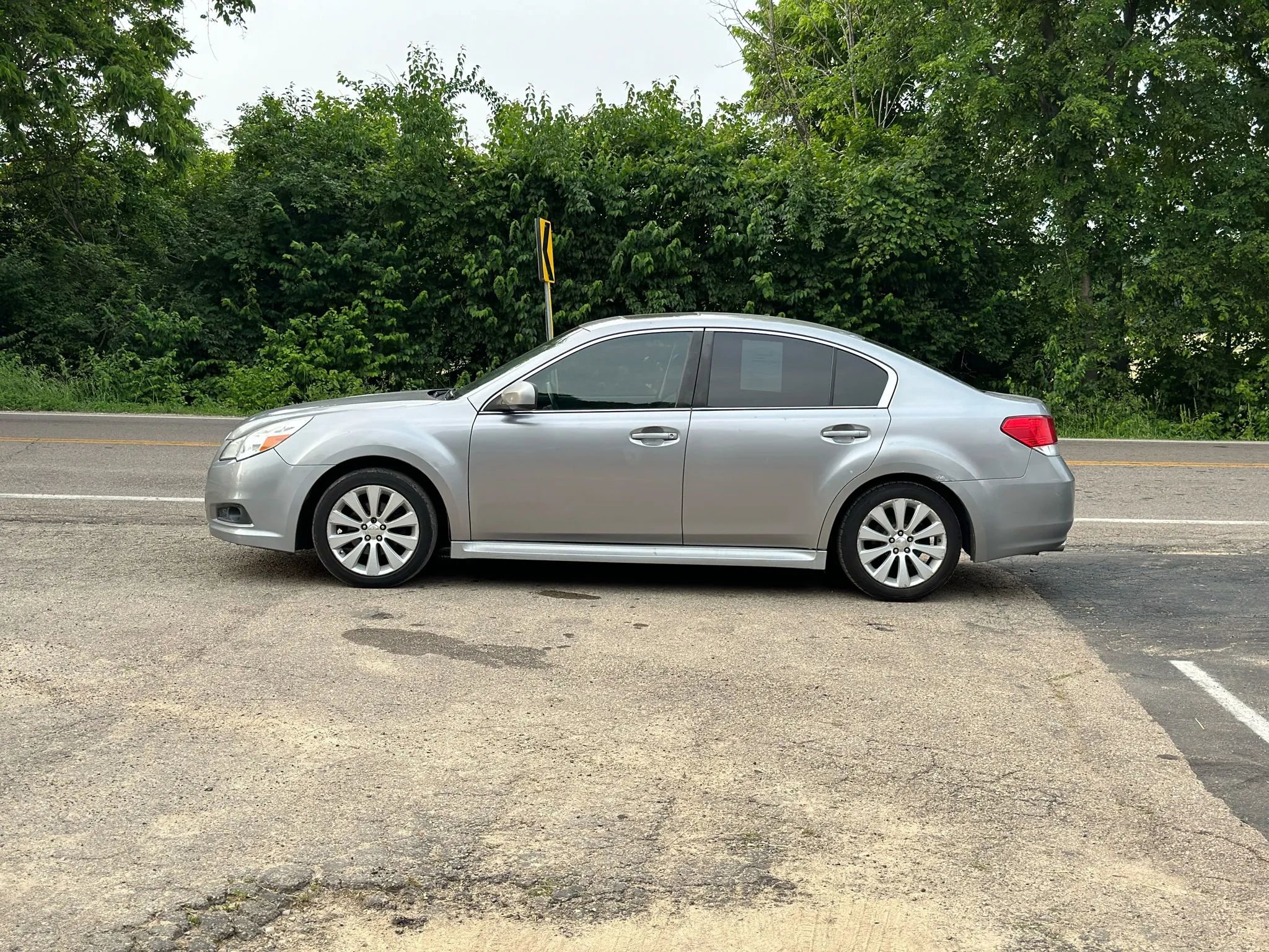 Used 2010 Subaru Legacy 2.5i Limited image 4