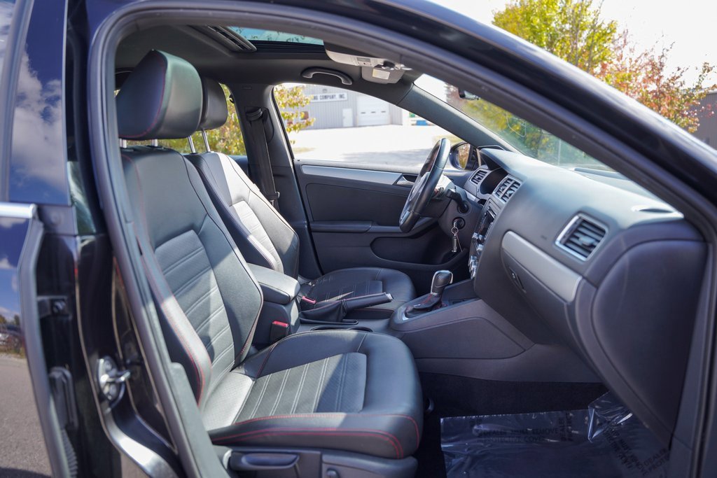 Used 2014 Volkswagen Jetta GLI Autobahn image 32
