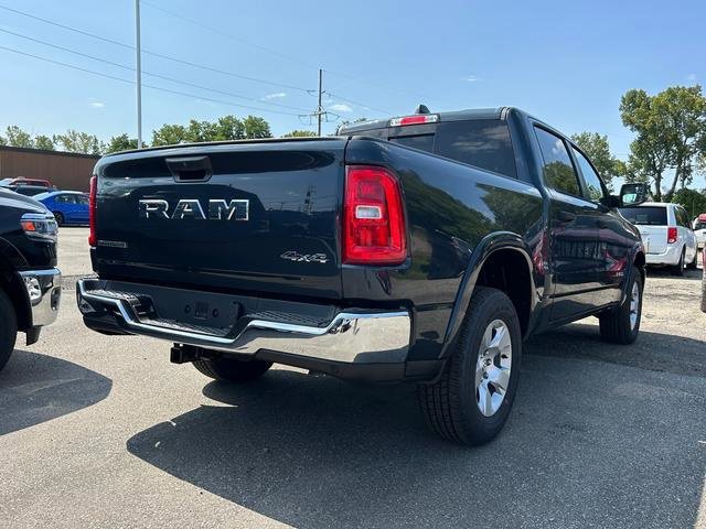 New 2025 RAM 1500 4x4 Crew Cab image 3