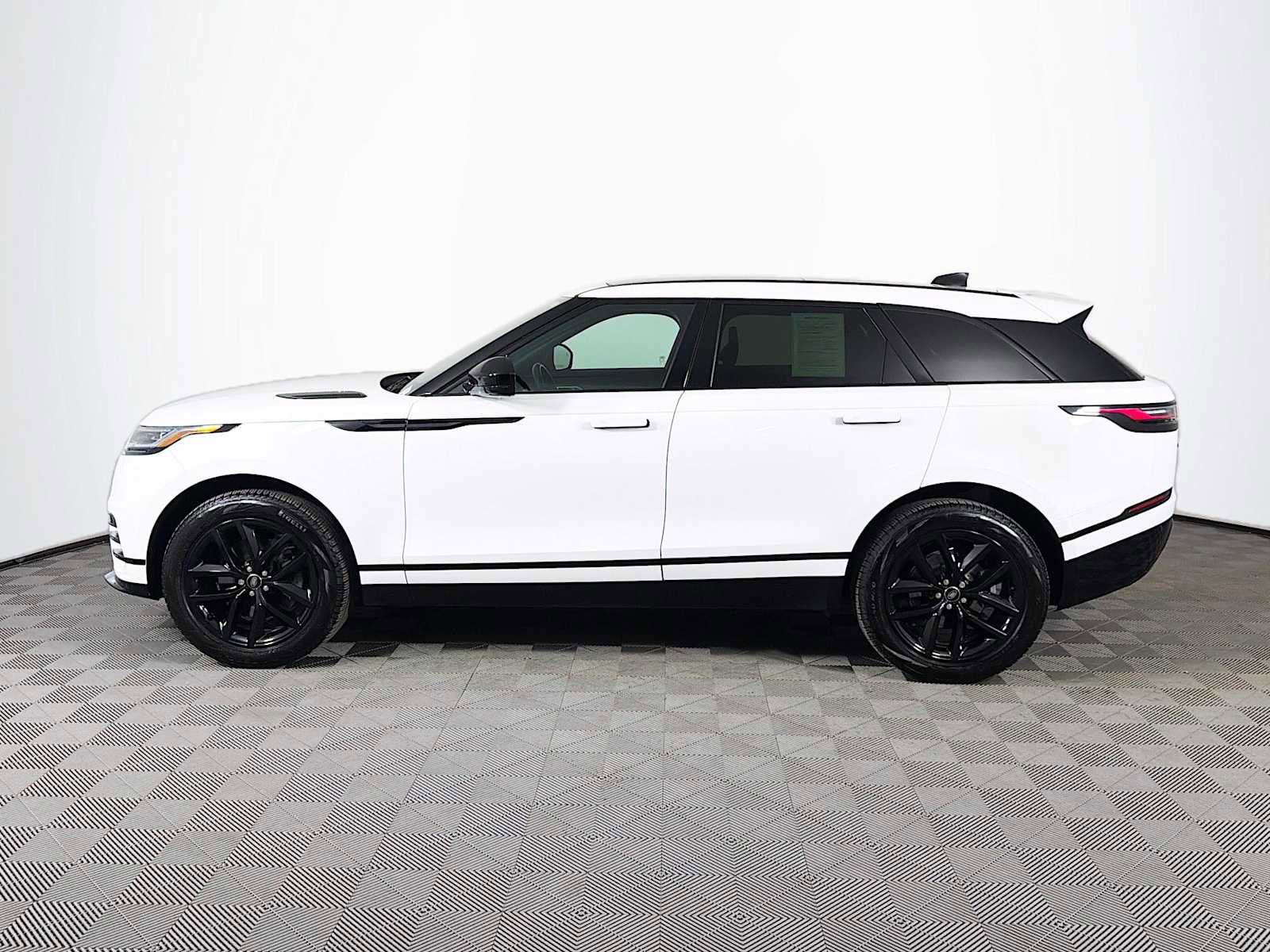 Certified 2025 Land Rover Range Rover Velar Dynamic SE image 8