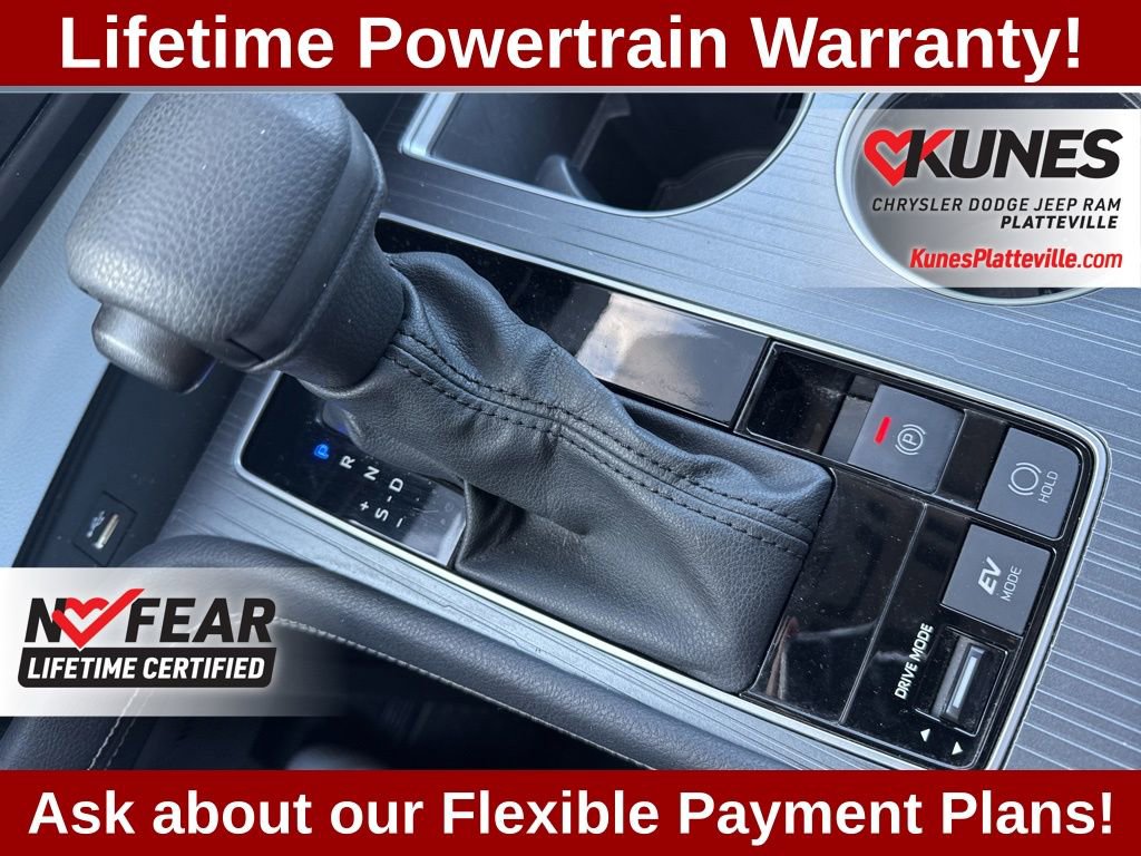 Used 2025 Toyota Sienna LE image 18