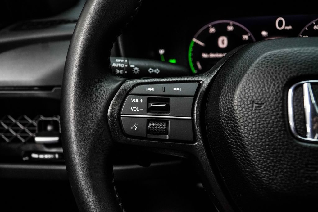 Used 2025 Honda Accord Sport image 32