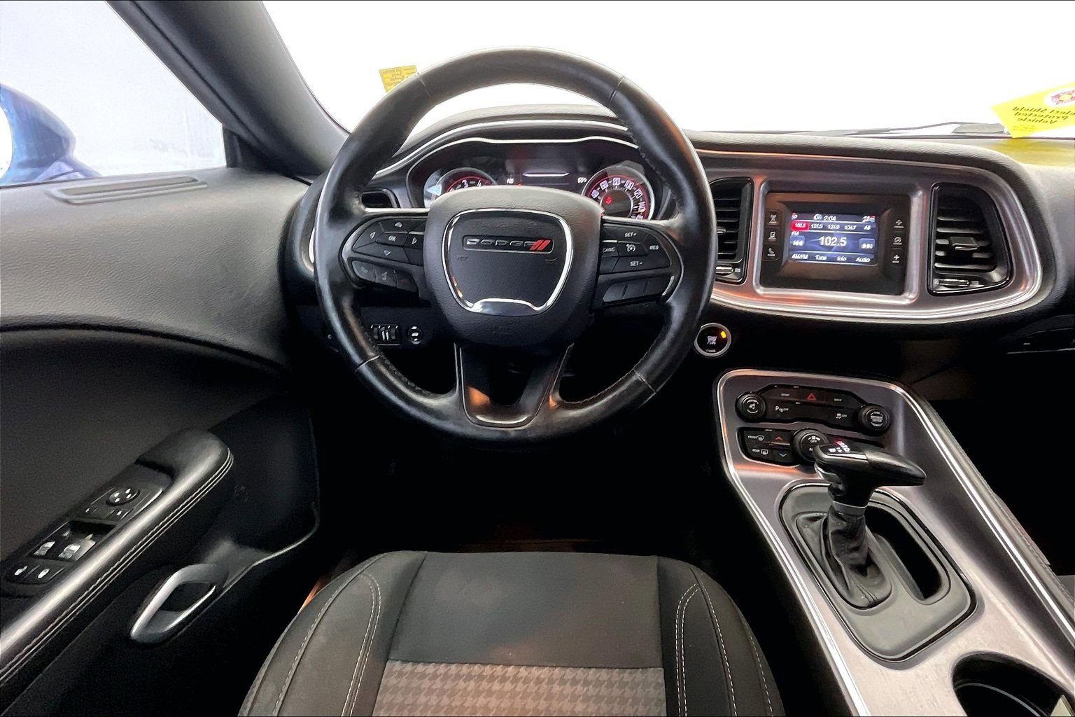 Used 2015 Dodge Challenger SXT w/ Driver Convenience Group RWD image 4