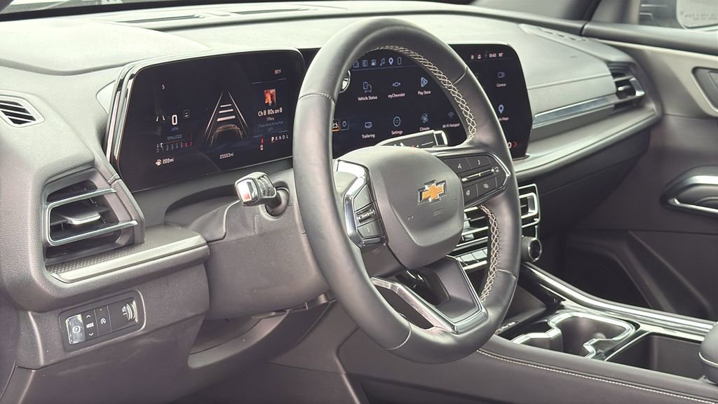 Used 2026 Chevrolet Traverse LT FWD image 9