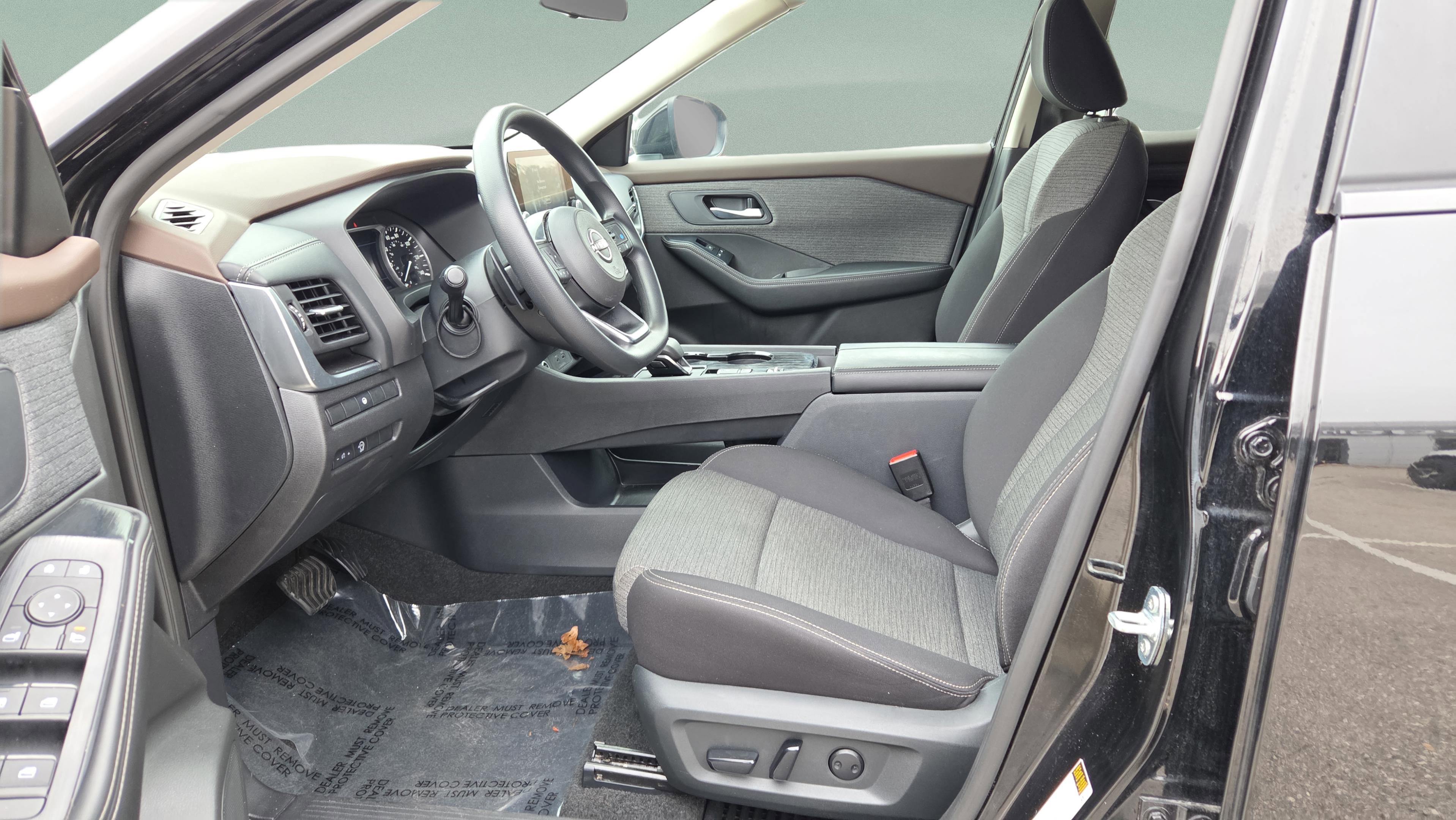 Used 2023 Nissan Rogue SV image 31