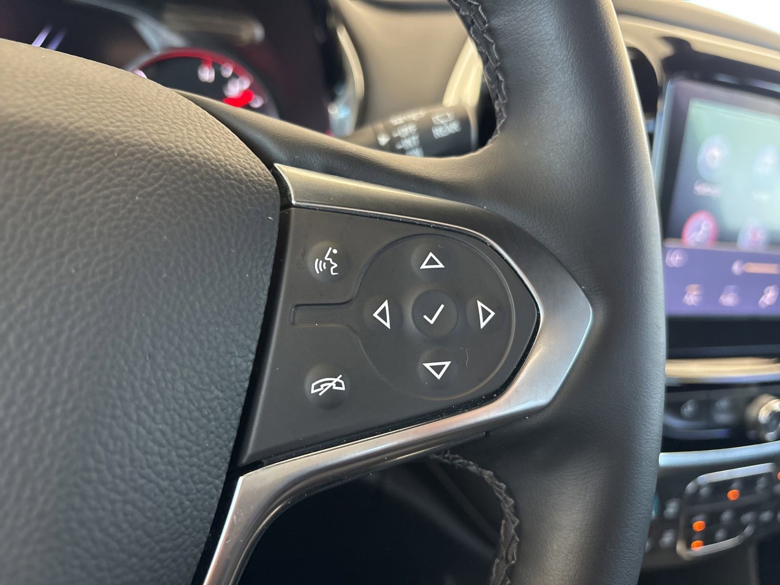 Used 2023 Chevrolet Traverse Premier w/ Redline Edition FWD image 33