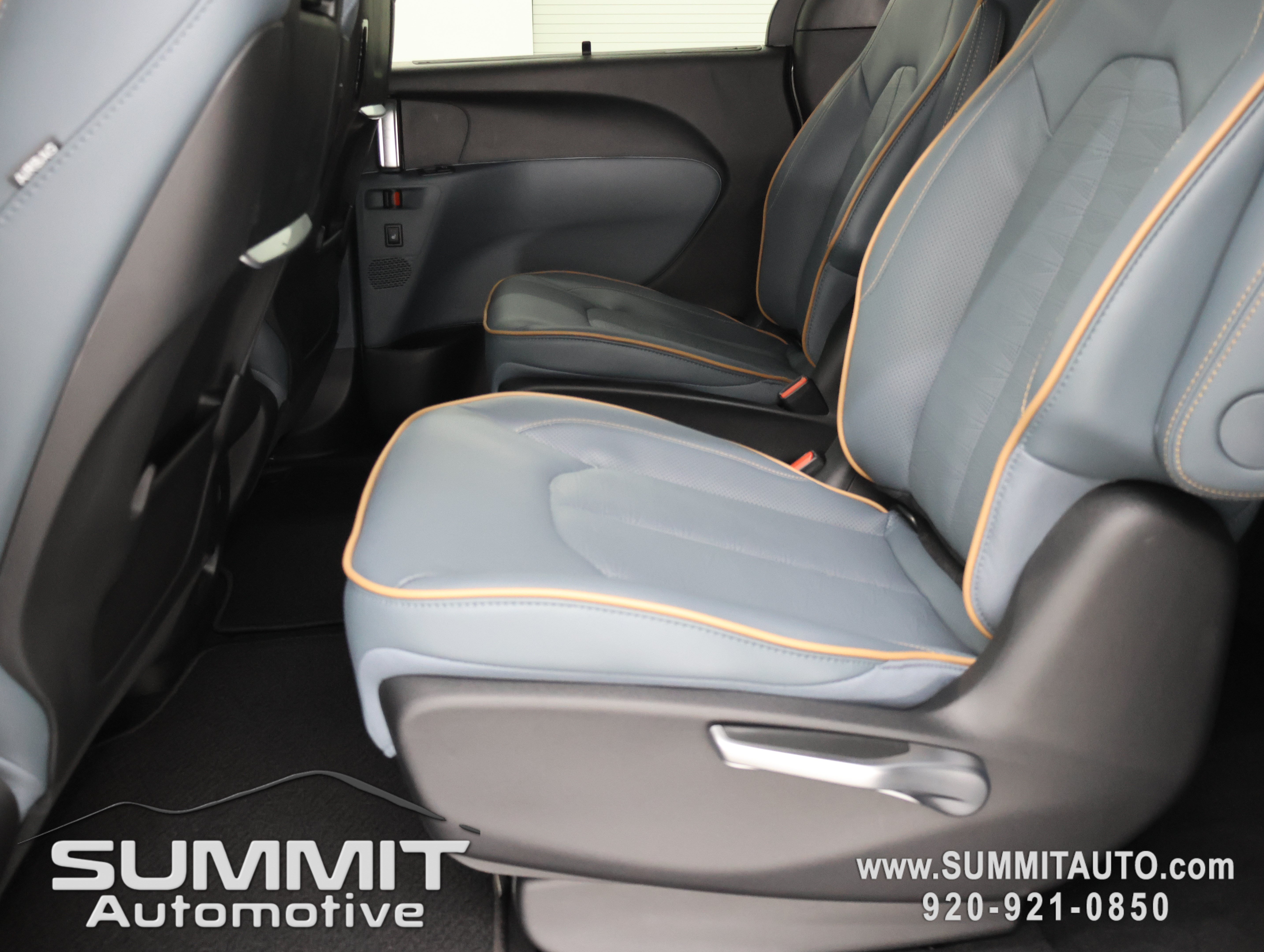 New 2027 Chrysler Pacifica Pinnacle w/ Theater Group AWD/4WD image 8