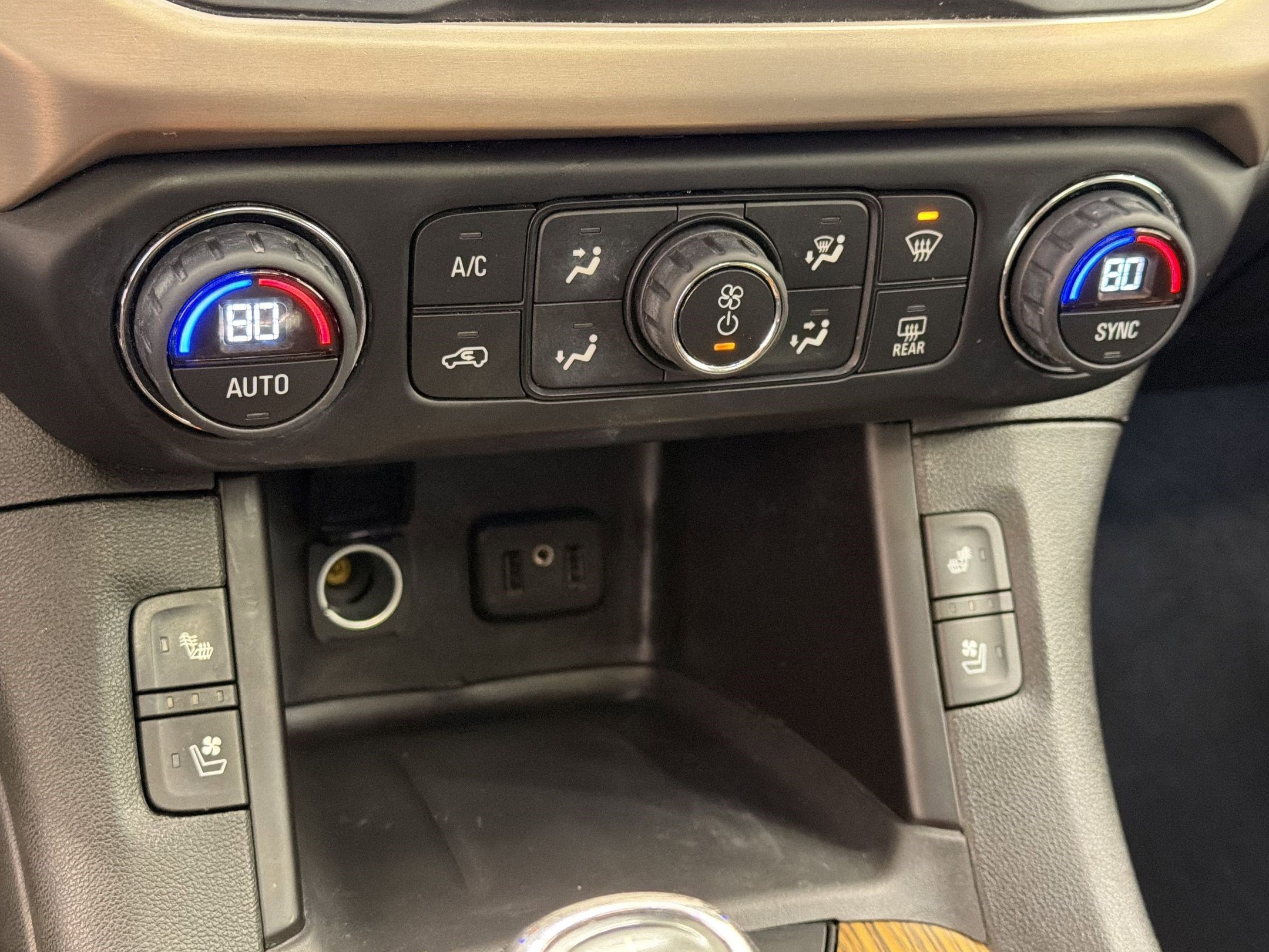 Used 2017 GMC Acadia Denali w/ Technology Package FWD image 19