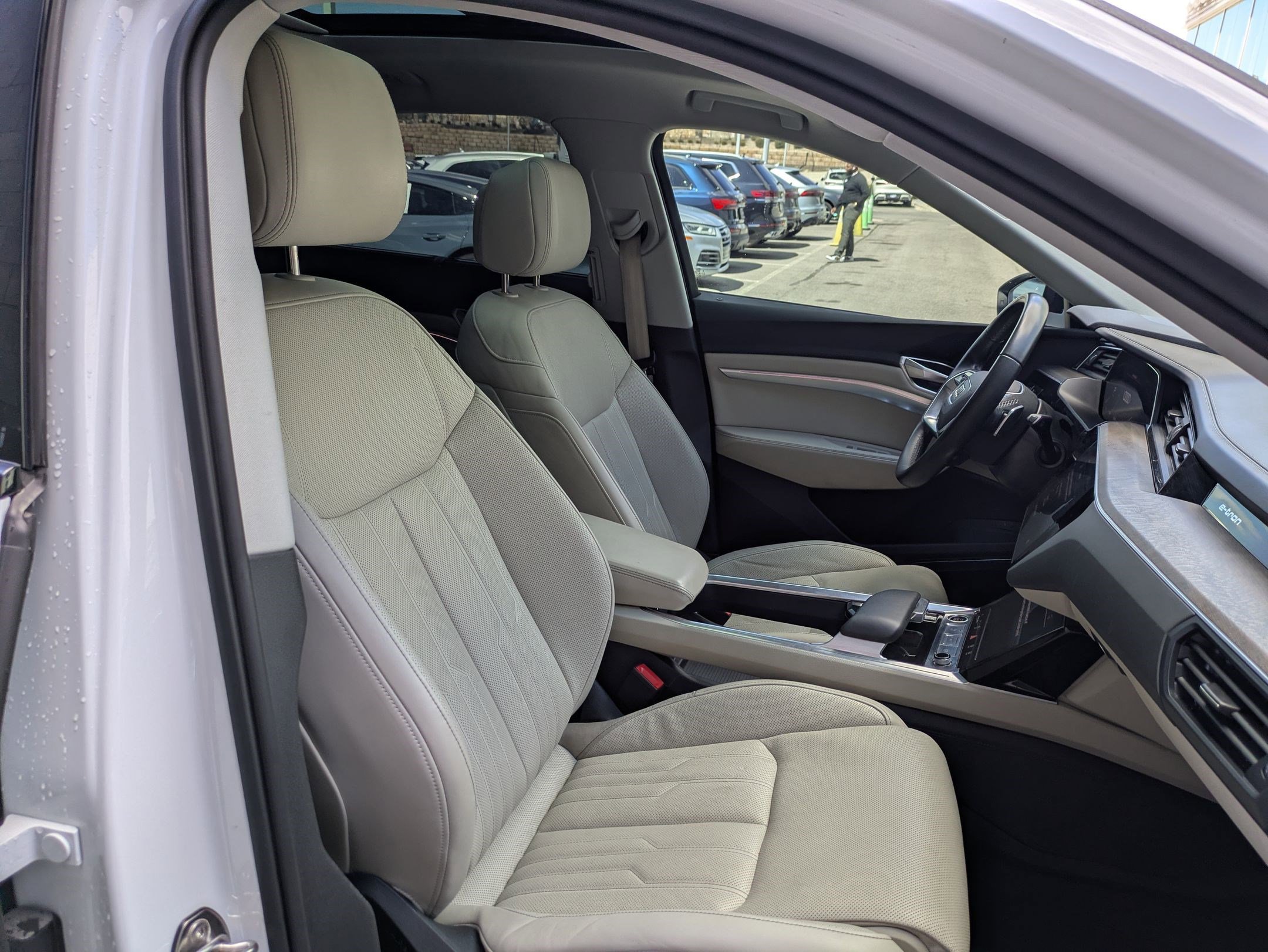 Used 2024 Audi Q8 e-tron Prestige w/ Prestige Package image 28