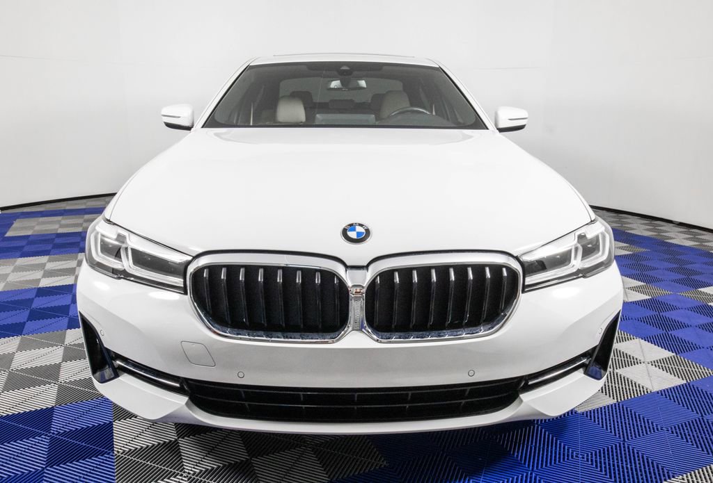 Used 2023 BMW 530i w/ Convenience Package RWD image 2