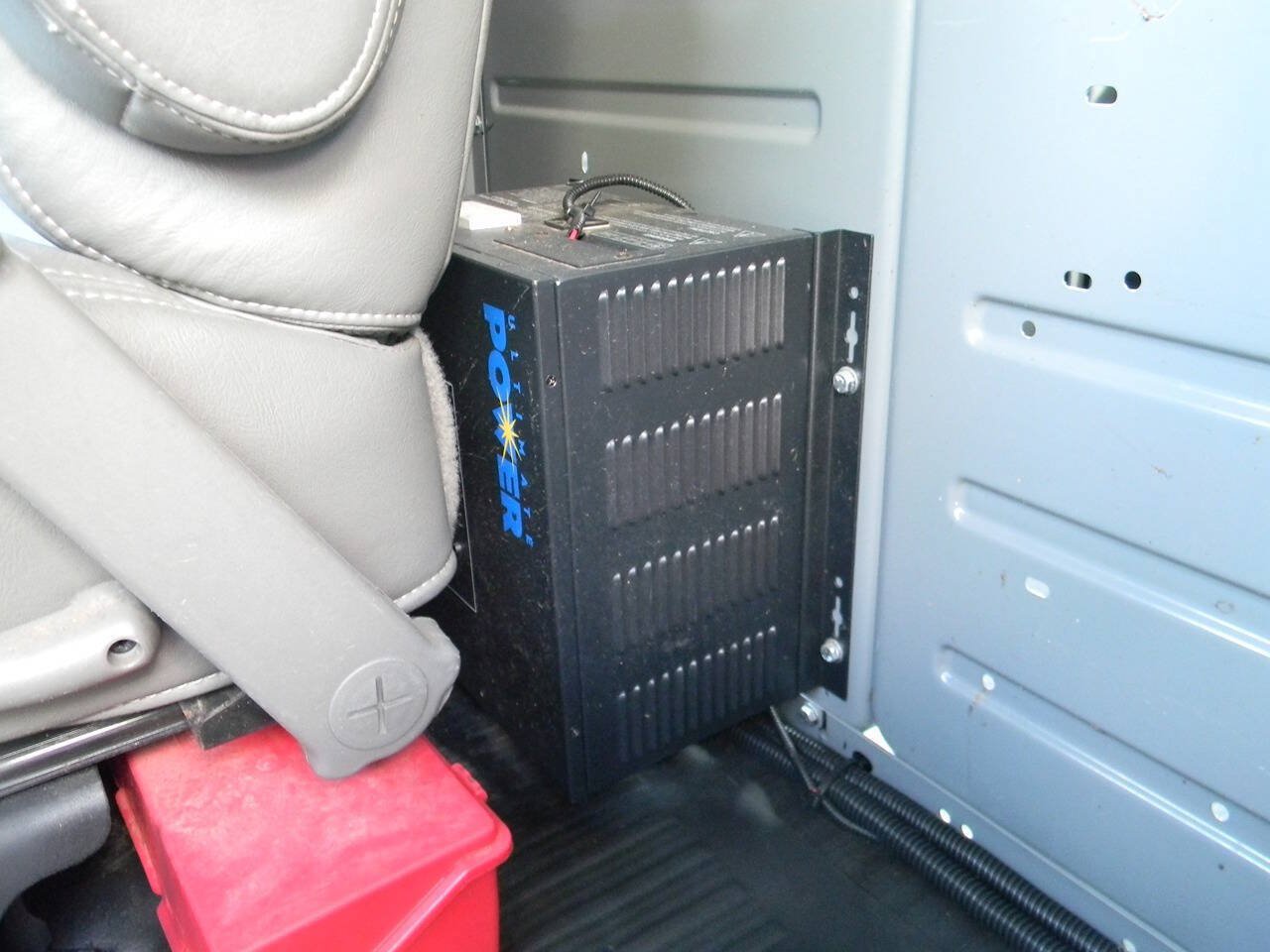 Used 2015 Chevrolet Express 2500 RWD image 15