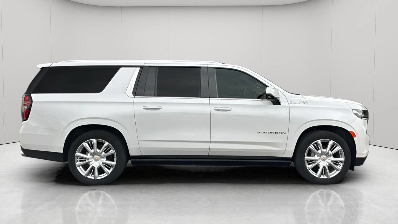 Used 2024 Chevrolet Suburban High Country AWD/4WD image 3