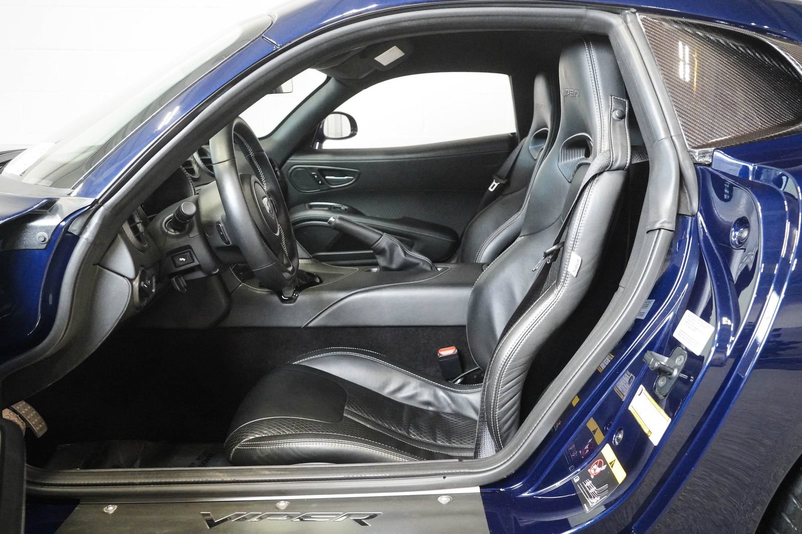 Used 2017 Dodge Viper GTC w/ GTS Interior Package RWD image 12