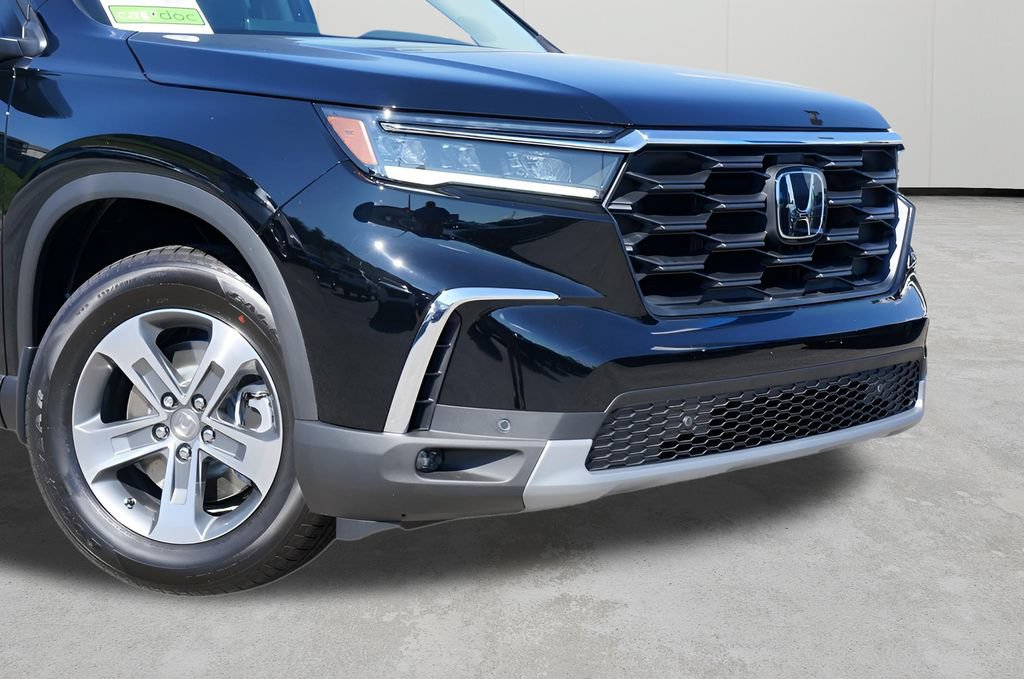 Used 2025 Honda Pilot EX-L image 2