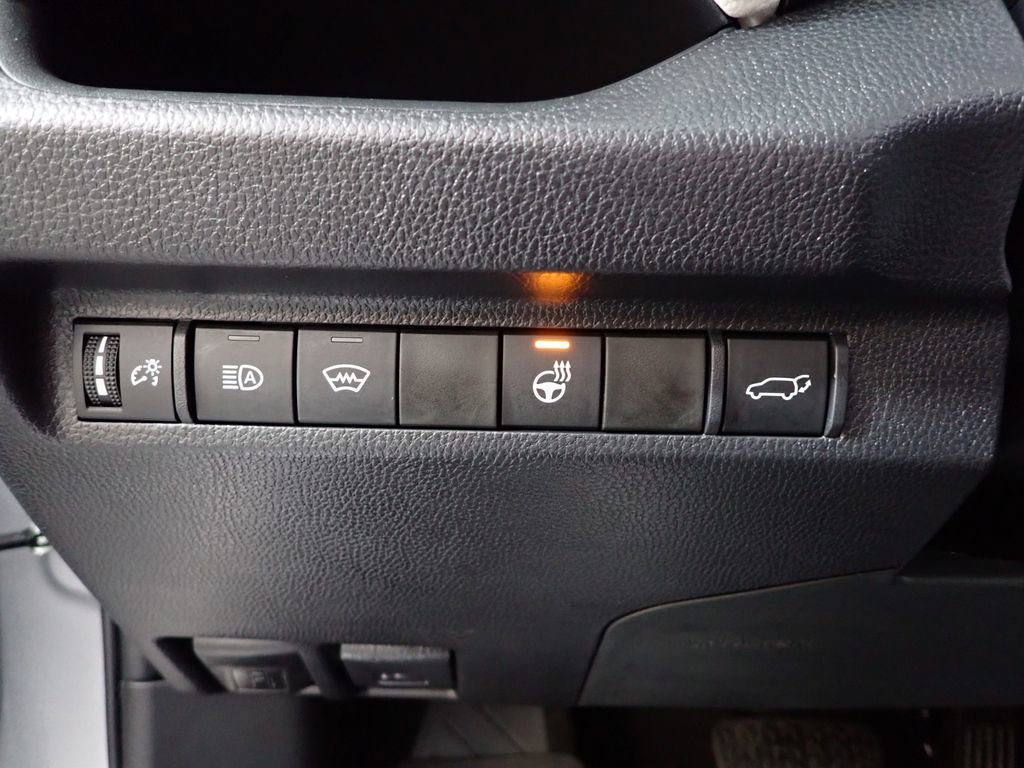 Used 2023 Toyota RAV4 XLE Premium image 29