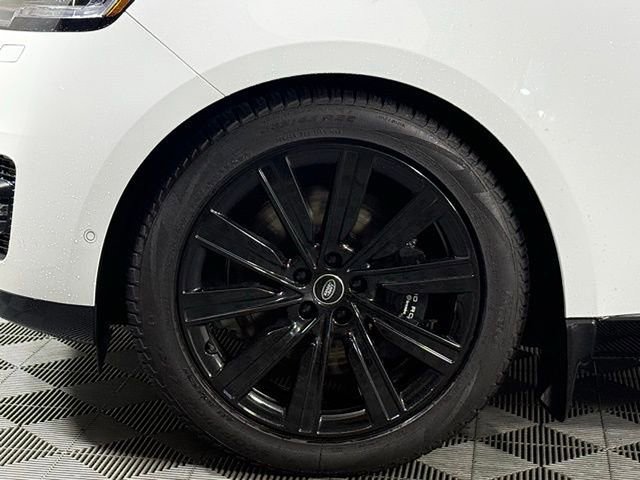 New 2025 Land Rover Range Rover SE image 13