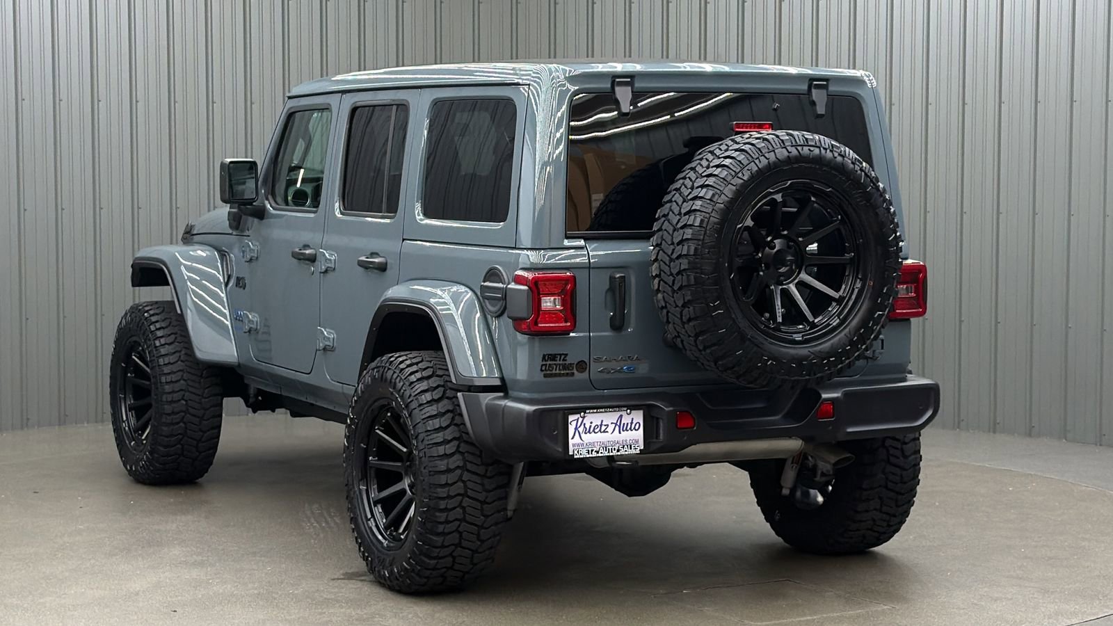 Used 2025 Jeep Wrangler Unlimited Sahara w/ Safety Group AWD/4WD image 3