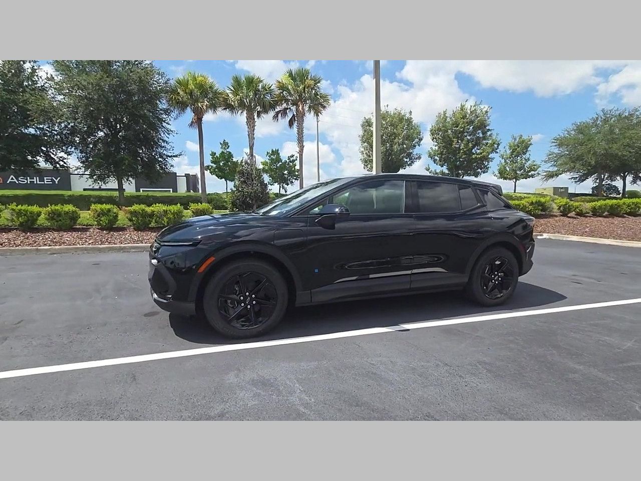 New 2026 Chevrolet Equinox EV LT w/ Midnight Package FWD image 21