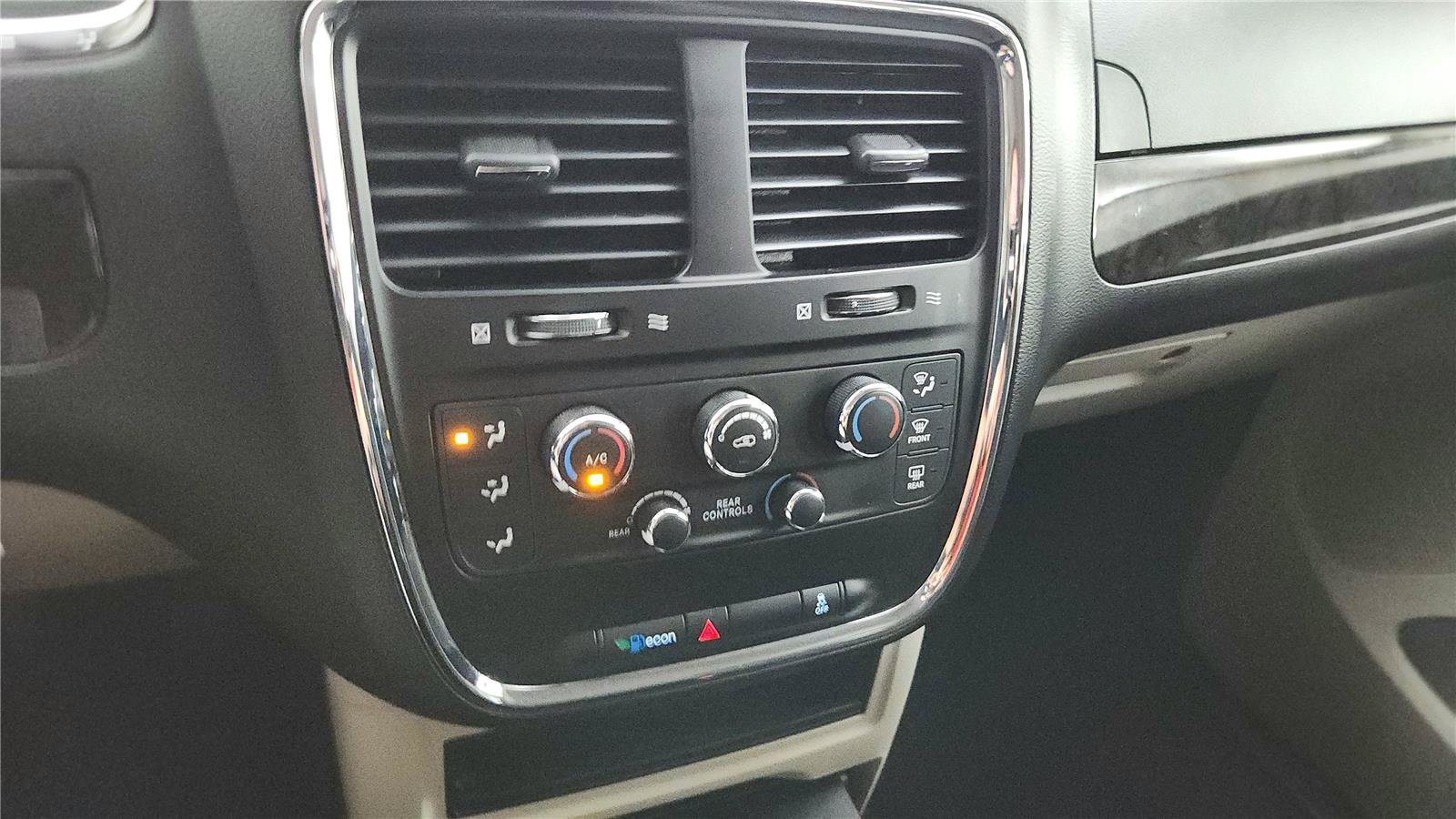 Used 2020 Dodge Grand Caravan SE FWD image 24