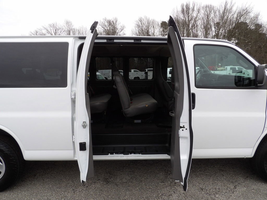 Used 2020 Chevrolet Express 3500 LS image 25