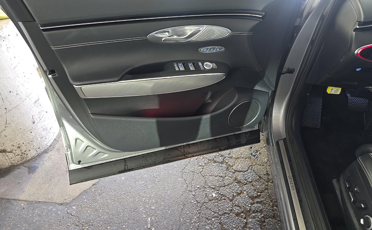 Used 2023 Genesis Electrified GV70 AWD/4WD image 15
