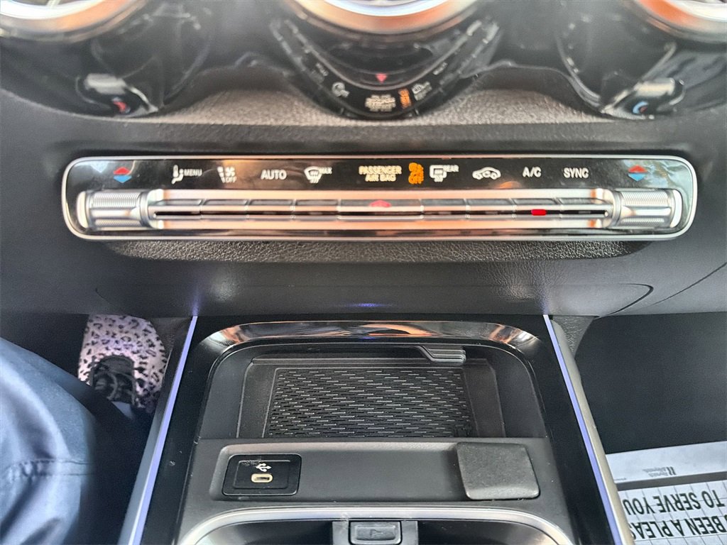 Used 2024 Mercedes-Benz GLB 250 4MATIC w/ Exclusive Package image 17