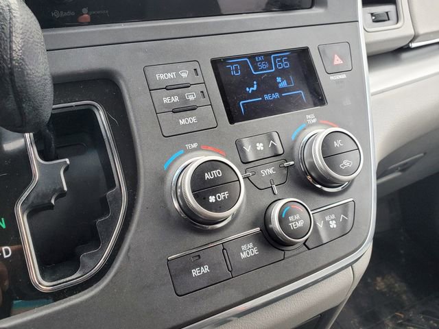 Used 2015 Toyota Sienna LE FWD image 26