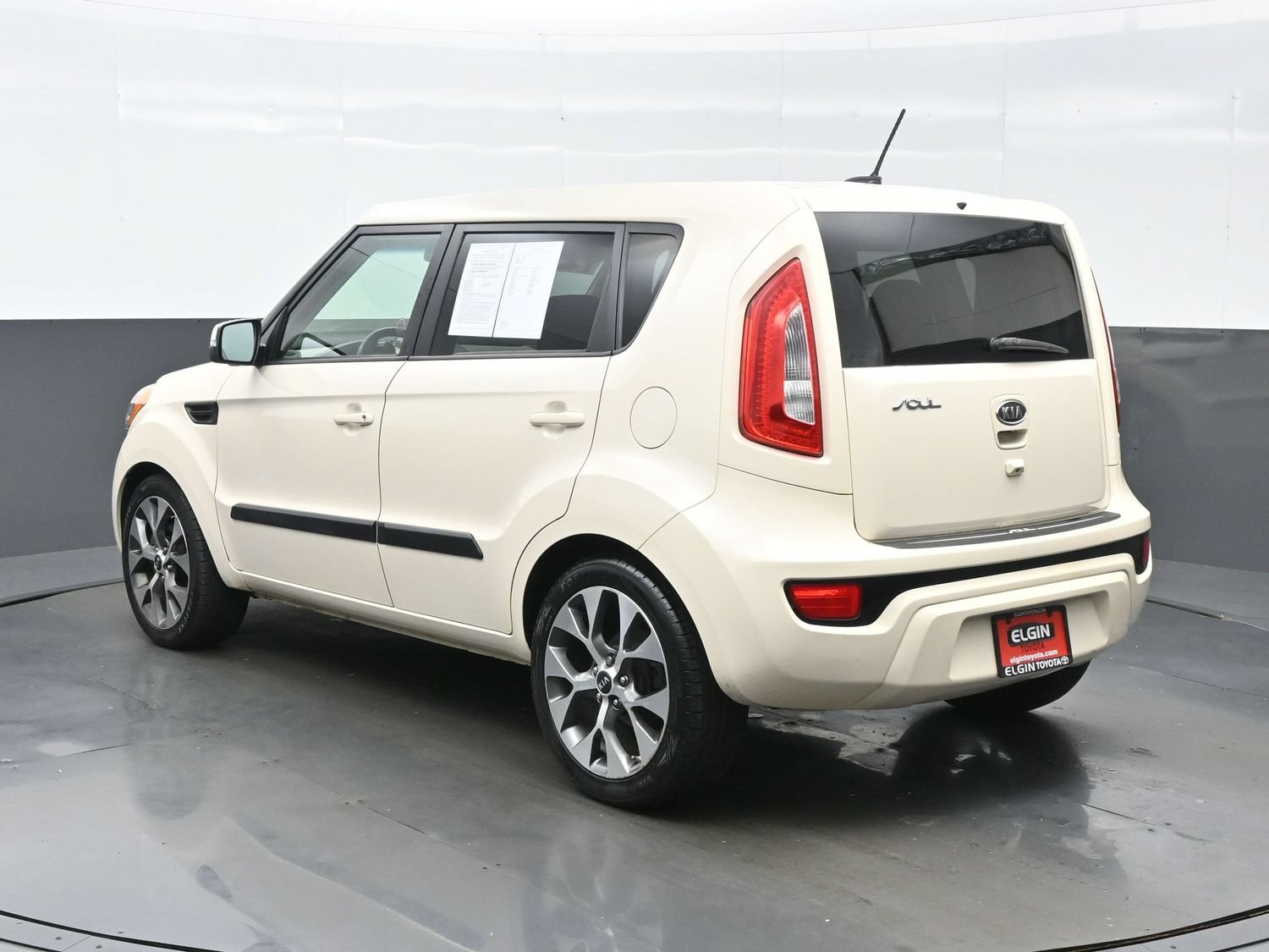 Used 2012 Kia Soul ! FWD image 4