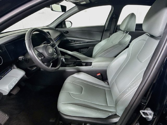 Certified 2025 Hyundai Elantra Limited FWD image 24