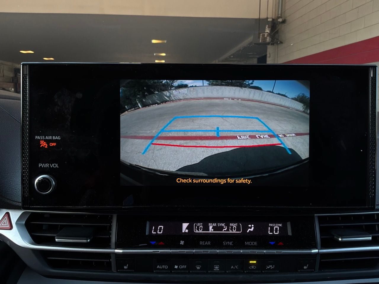 Used 2026 Toyota Sienna XLE FWD image 39
