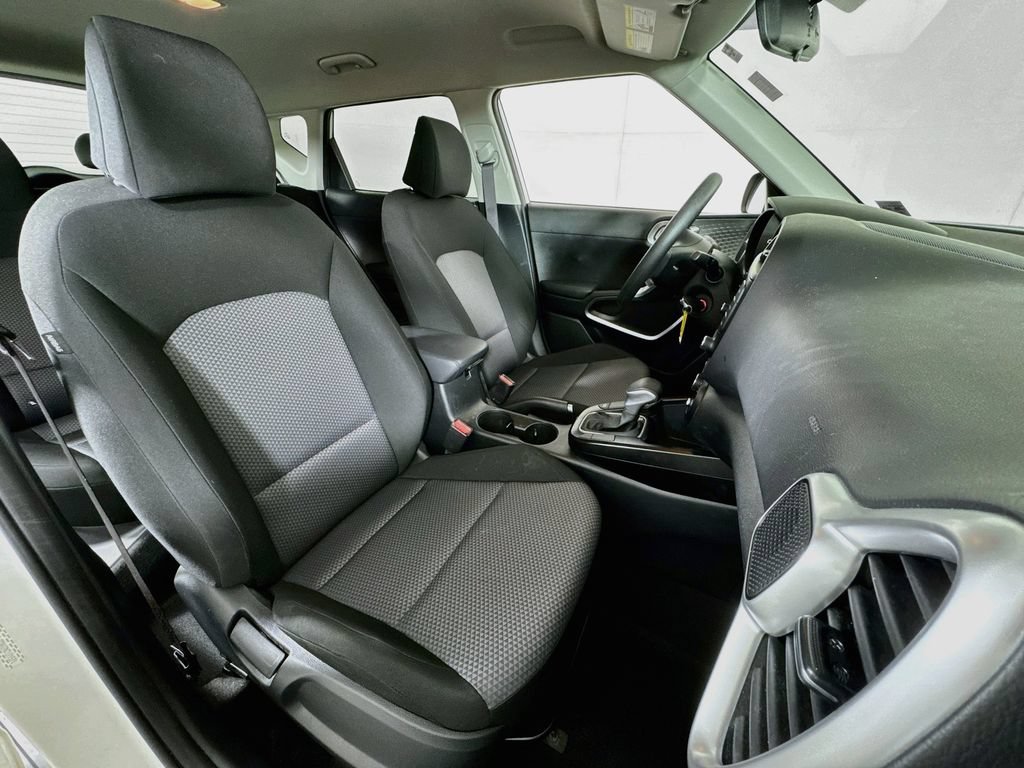 Used 2022 Kia Soul LX FWD image 25