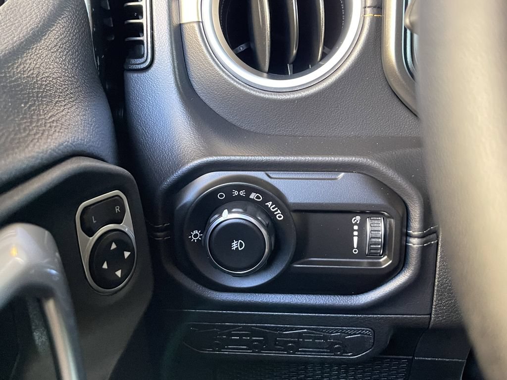 New 2026 Jeep Wrangler Unlimited Sahara AWD/4WD image 33