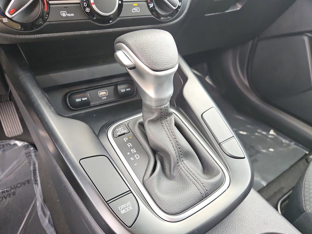 Used 2025 Kia Soul LX w/ LX Technology Package FWD image 28