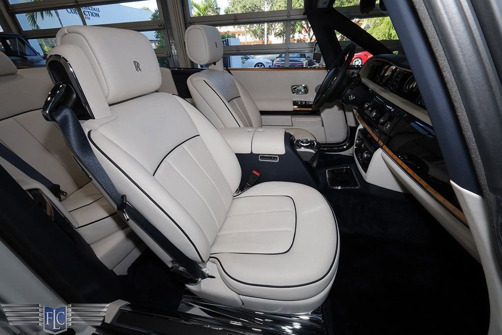 Used 2017 Rolls-Royce Phantom Drophead Coupe image 22