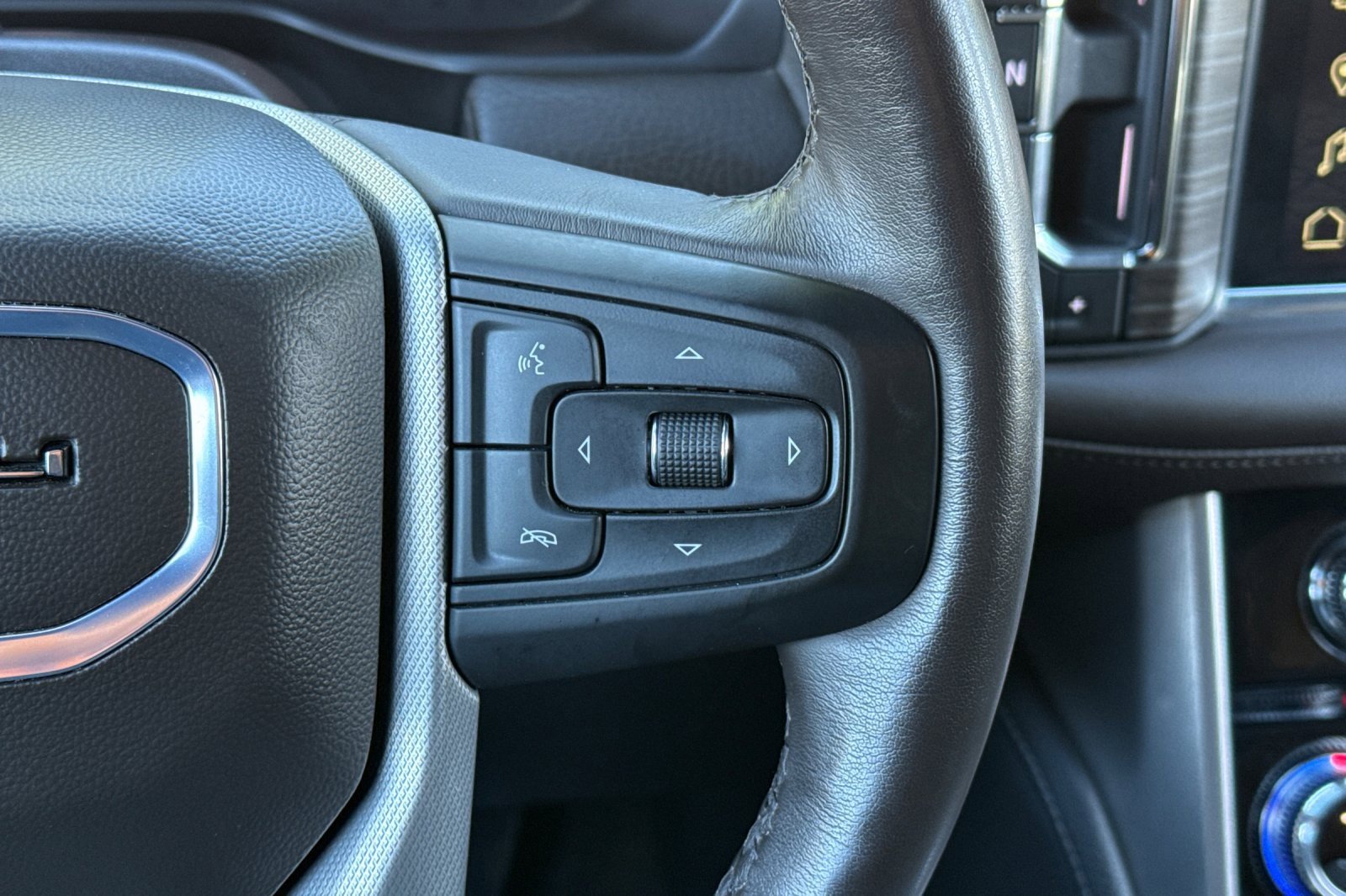 Used 2024 GMC Yukon XL Denali w/ Denali Reserve Package image 33