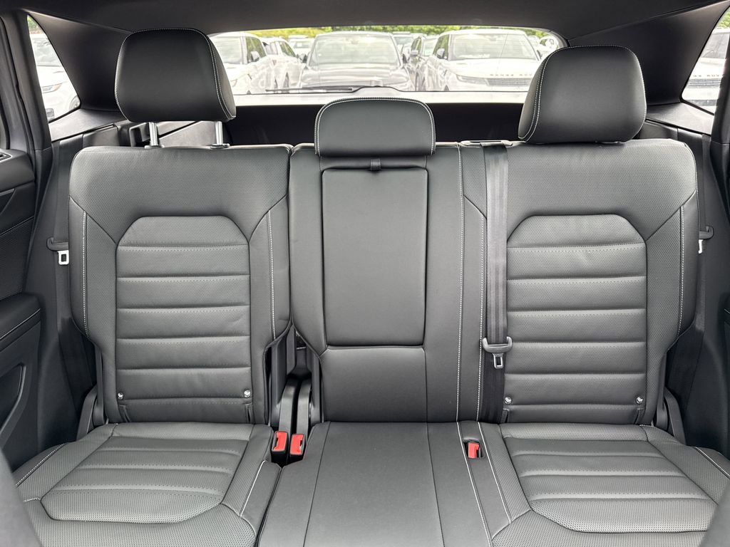 New 2025 Volkswagen Atlas Cross Sport SEL R-Line image 32