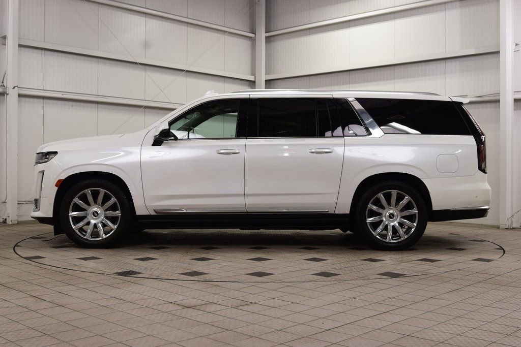 Used 2023 Cadillac Escalade ESV Premium Luxury Platinum w/ Heavy-Duty Trailer Package image 4