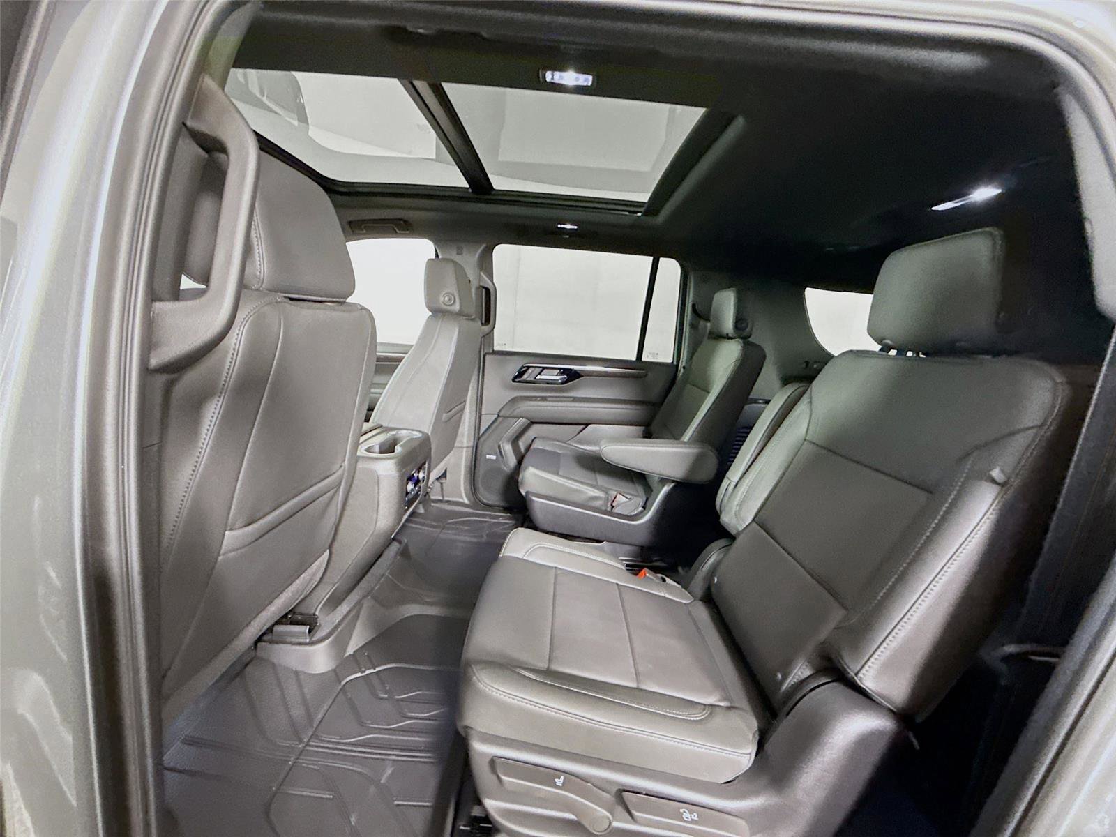 New 2026 Chevrolet Suburban Z71 w/ Comfort Package AWD/4WD image 19