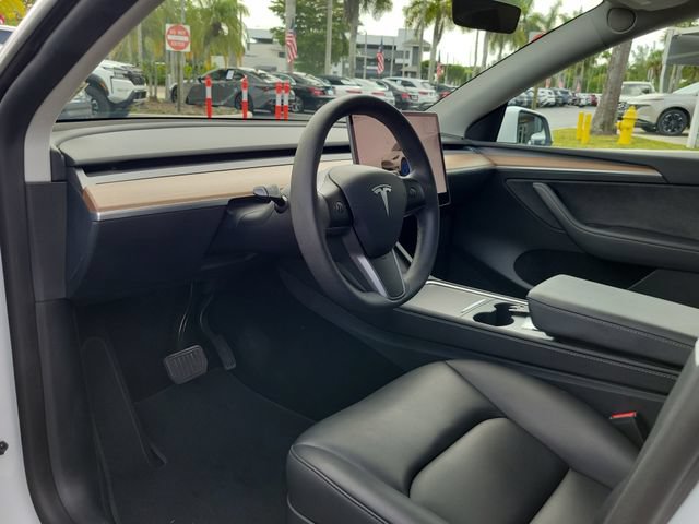 Used 2025 Tesla Model Y Long Range RWD image 15