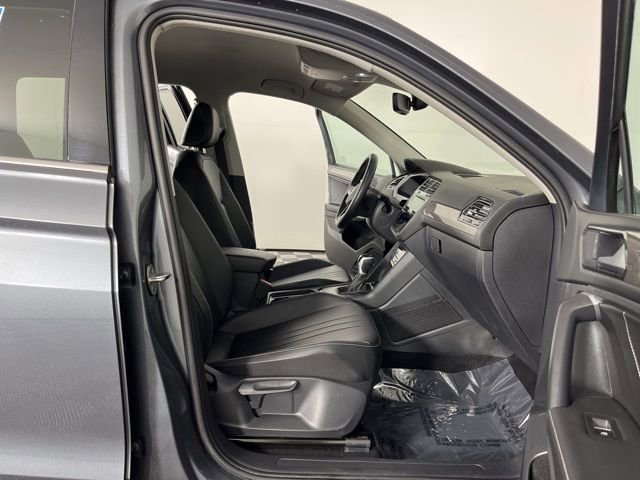 Used 2023 Volkswagen Tiguan SE image 40