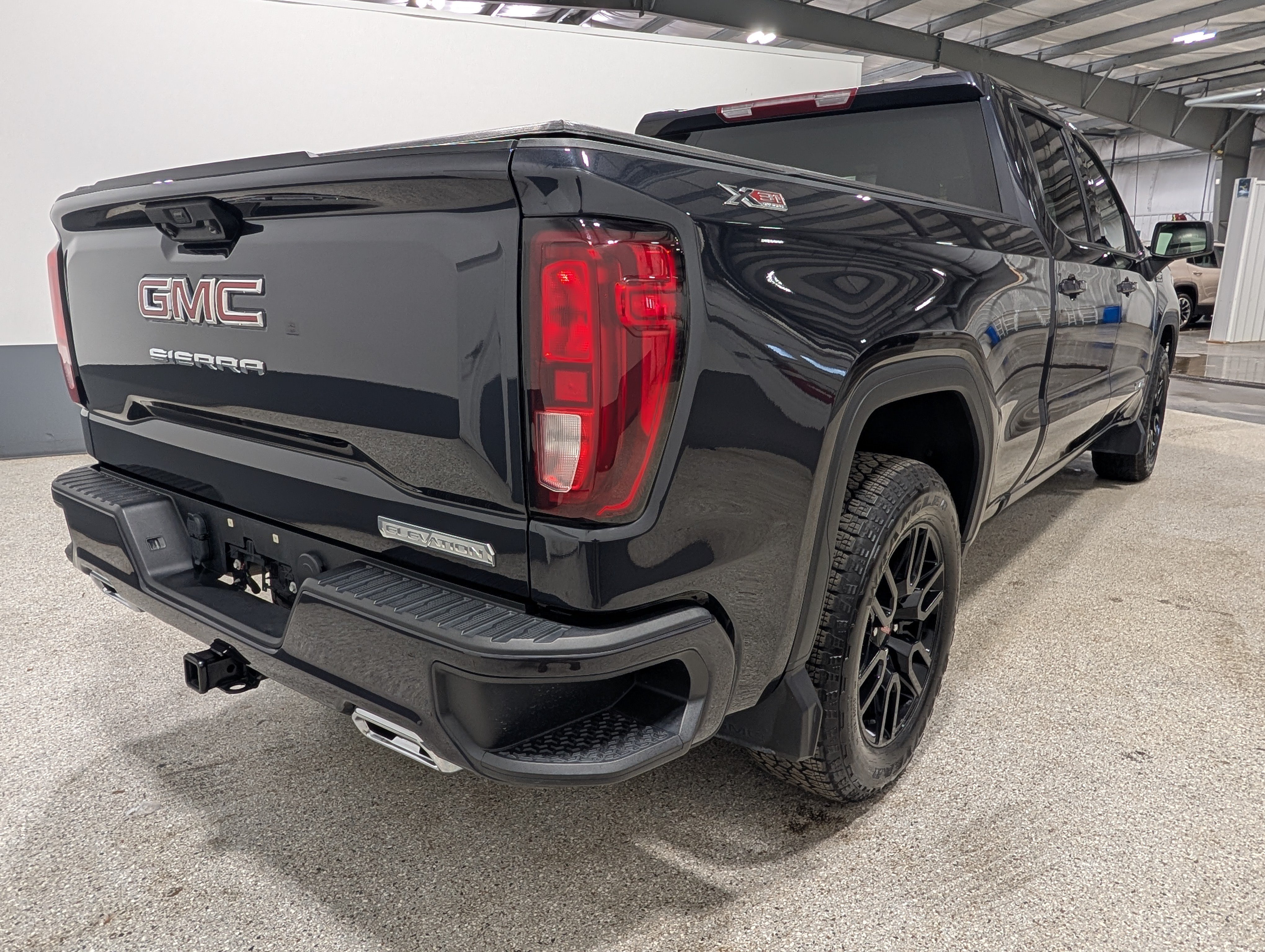 Used 2024 GMC Sierra 1500 Elevation w/ X31 Off-Road Package AWD/4WD image 3