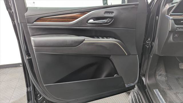 Used 2022 Cadillac Escalade ESV Luxury AWD/4WD image 13