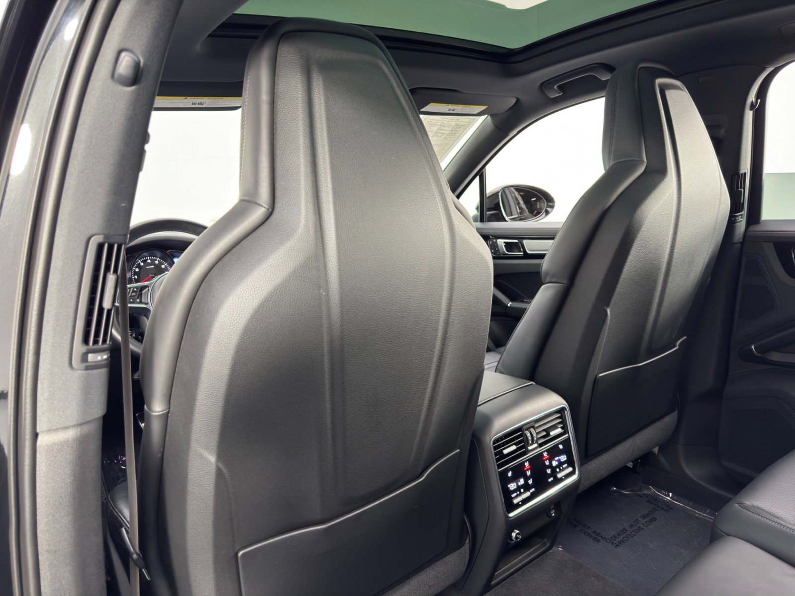 Used 2023 Porsche Cayenne S Platinum image 38