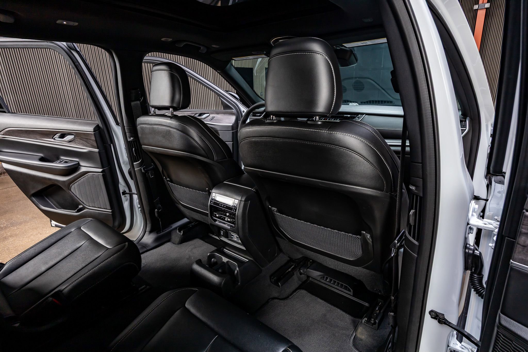 Used 2025 Jeep Grand Cherokee L Limited RWD image 28