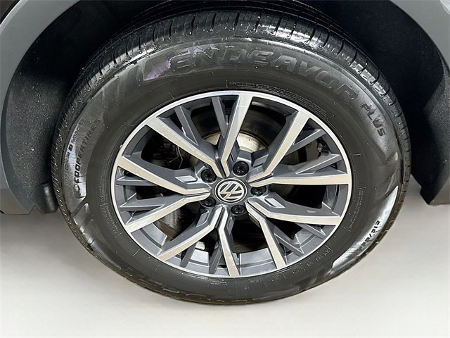 Used 2020 Volkswagen Tiguan SE w/ Panoramic Sunroof Package image 10