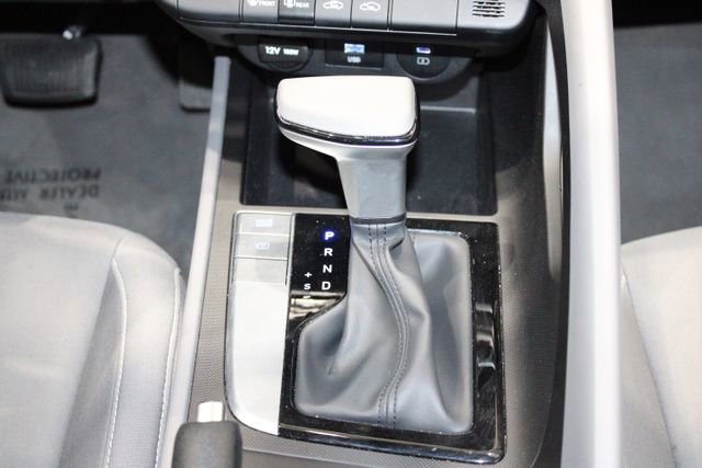 Used 2024 Hyundai Elantra SEL image 31