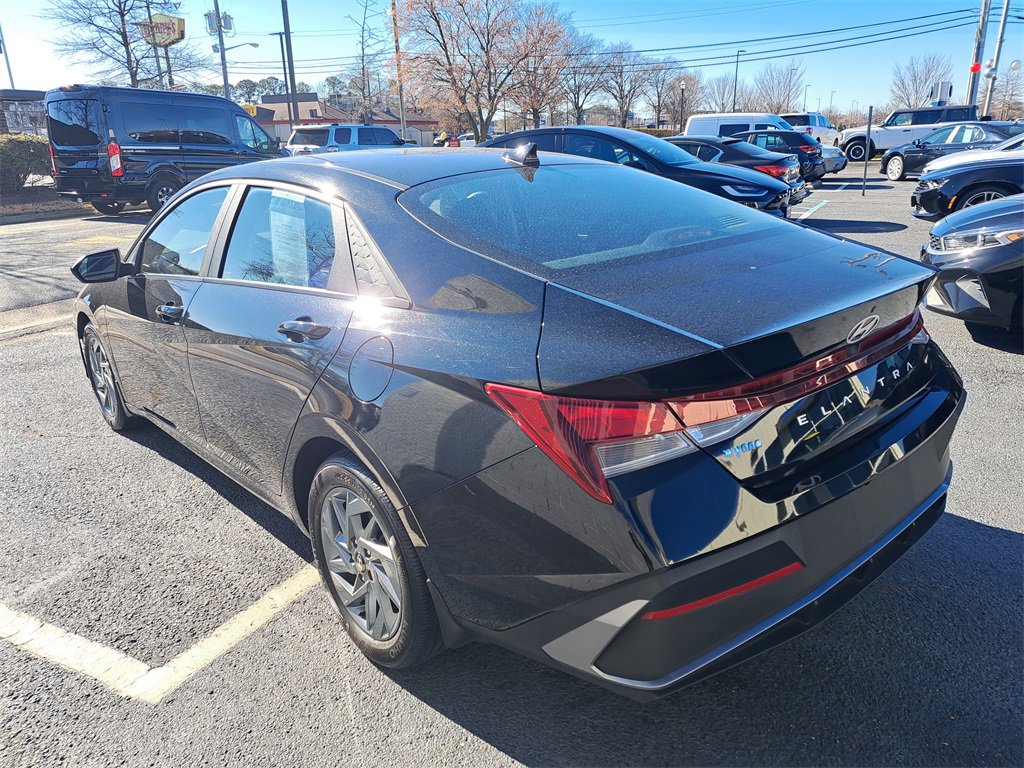 Used 2024 Hyundai Elantra SEL image 4