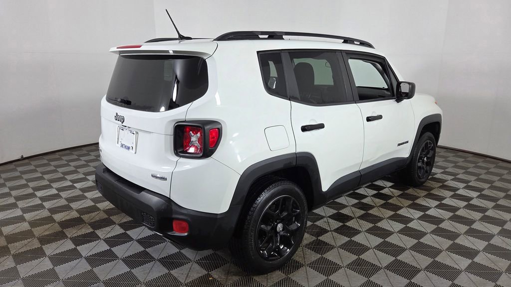 Used 2015 Jeep Renegade Latitude w/ Cold Weather Group AWD/4WD image 9